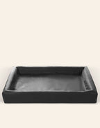 Bia Bed Original 6  Maat 80x 100 cm. Kleur Zwart. Geschikt  voor ondermeer  Rottweiler, Duitse Herder, buldog

Maten: 80 x 100 cm x 15 cm 
Slaapdeel: 60 x 80 cm