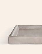 Bia Bed Original 7  Maat 100 x 120 cm. Kleur Taupe. Geschikt voor ondermeer wolfhond  en Duitse dog.

Buitenmaten 100 x 120 cm x 15 cm Slaapdeel: 80 x 100 cm
Dikte bodem: 5 cm