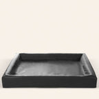 Bia Bed Original 7  Maat 100 x 120 cm. Kleur Zwart. Geschikt voor ondermeer wolfshond  en Duitse dog.

Buitenmaten 100 x 120 cm x 15 cm Slaapdeel: 80 x 100 cm
Dikte bodem: 5 cm