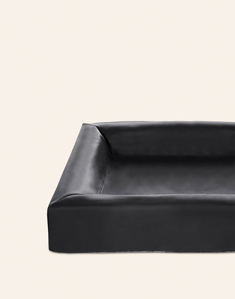 Bia Bed Original 7  Maat 100 x 120 cm. Kleur Zwart. Geschikt voor ondermeer wolfshond  en Duitse dog.

Buitenmaten 100 x 120 cm x 15 cm Slaapdeel: 80 x 100 cm
Dikte bodem: 5 cm