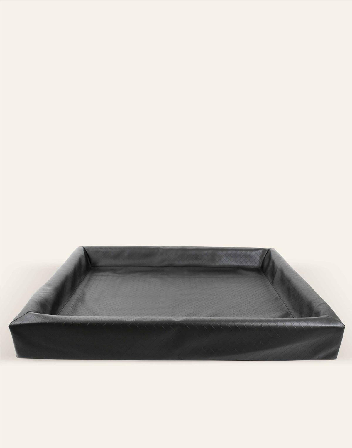 Bia Bed Original 7  Maat 100 x 120 cm. Kleur Square. Geschikt voor ondermeer wolfhond  en Duitse dog.

Buitenmaten 100 x 120 cm x 15 cm Slaapdeel: 80 x 100 cm
Dikte bodem: 5 cm